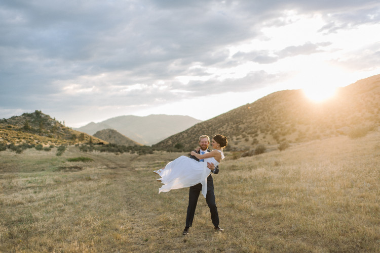 An Eagles Nest Ranch Outdoor Colorado Wedding - The Overwhelmed Bride Wedding Blog