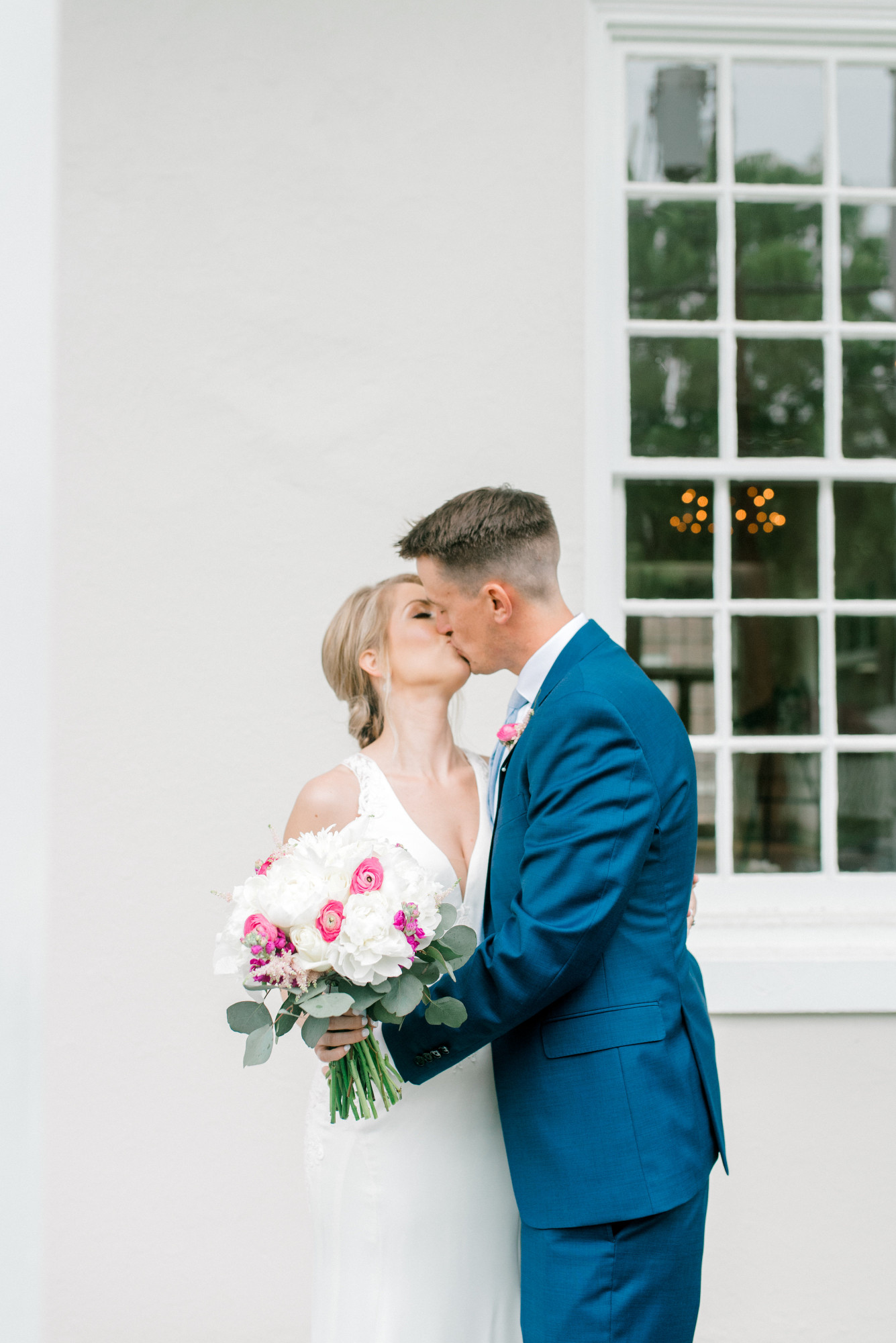 An Intimate Levering Mill Tribute House Pennsylvania Wedding - The Overwhelmed Bride Wedding Blog