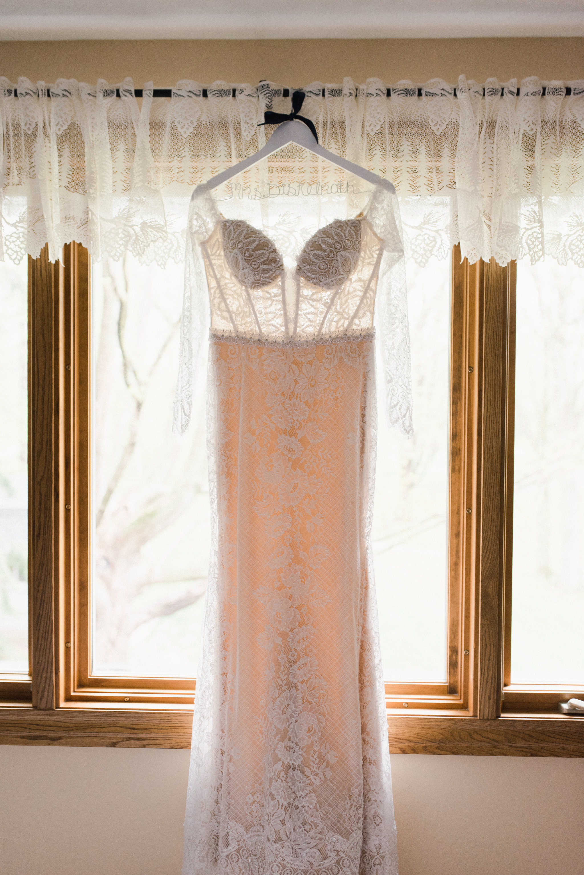 A Vintage-Inspired Packard Proving Grounds Michigan Wedding - The Overwhelmed Bride Wedding Blog