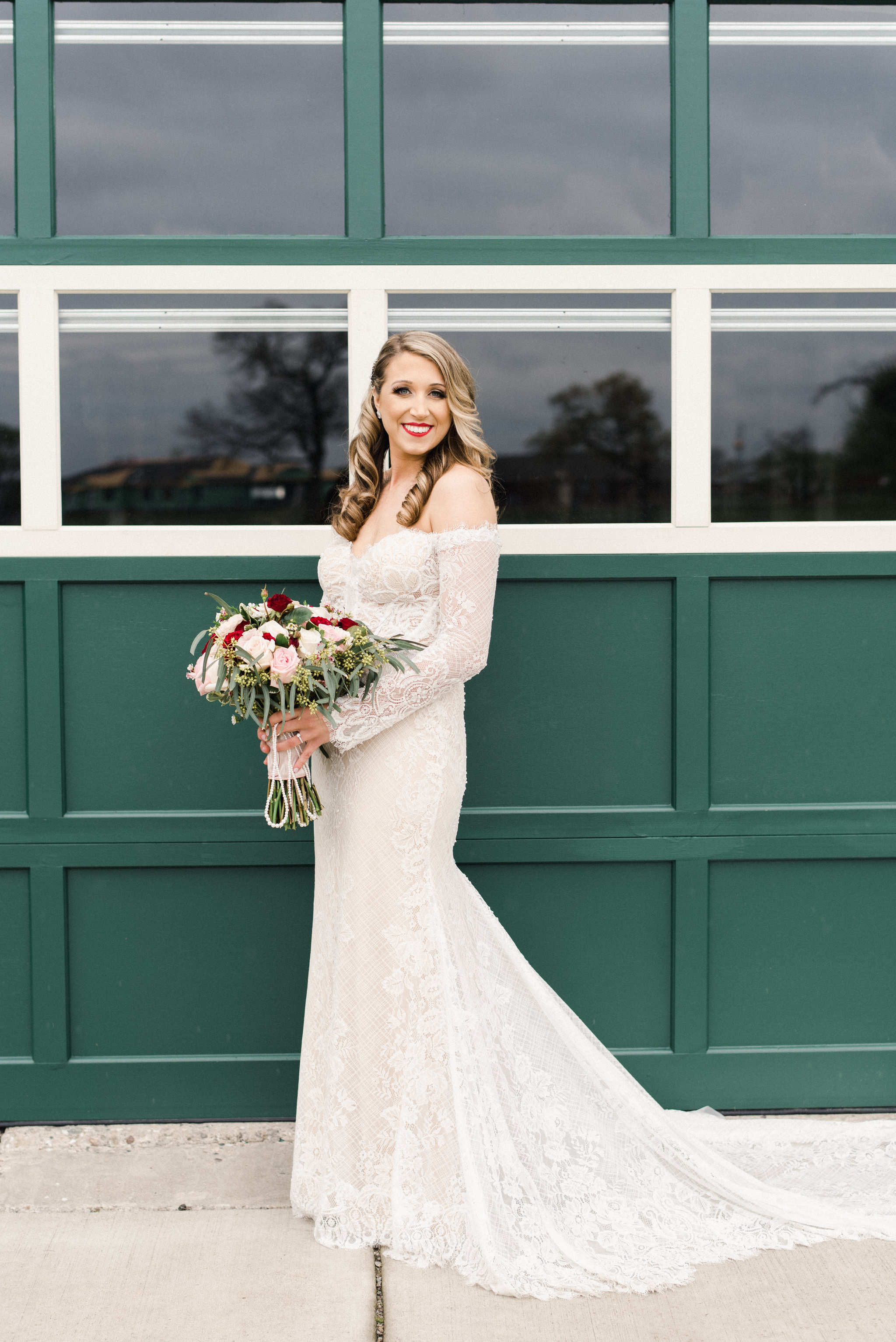 A Vintage-Inspired Packard Proving Grounds Michigan Wedding - The Overwhelmed Bride Wedding Blog