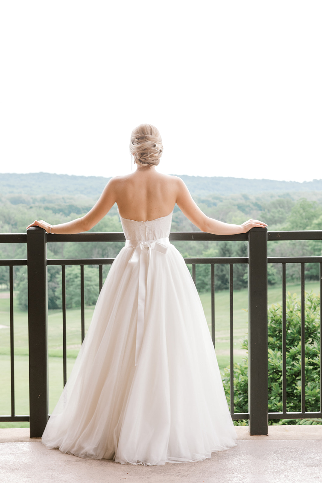 A Blush + White Lansdowne Resort Virginia Wedding - The Overwhelmed Bride Wedding Blog