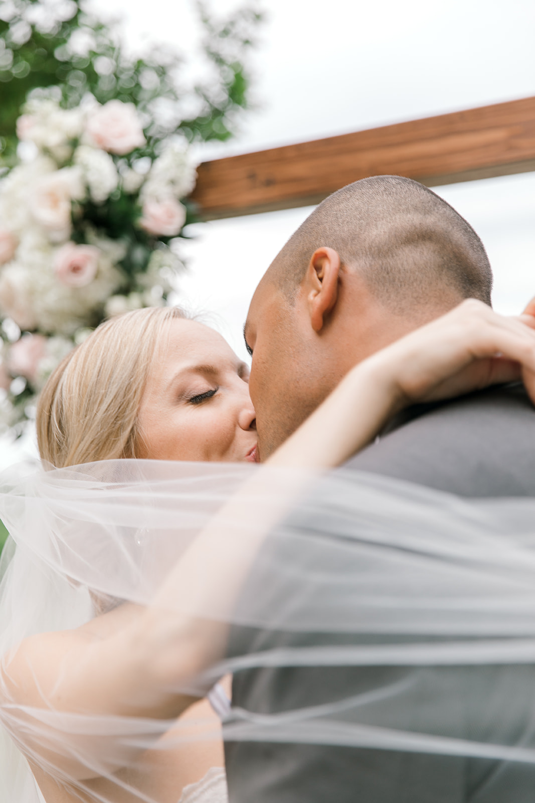 A Blush + White Lansdowne Resort Virginia Wedding - The Overwhelmed Bride Wedding Blog
