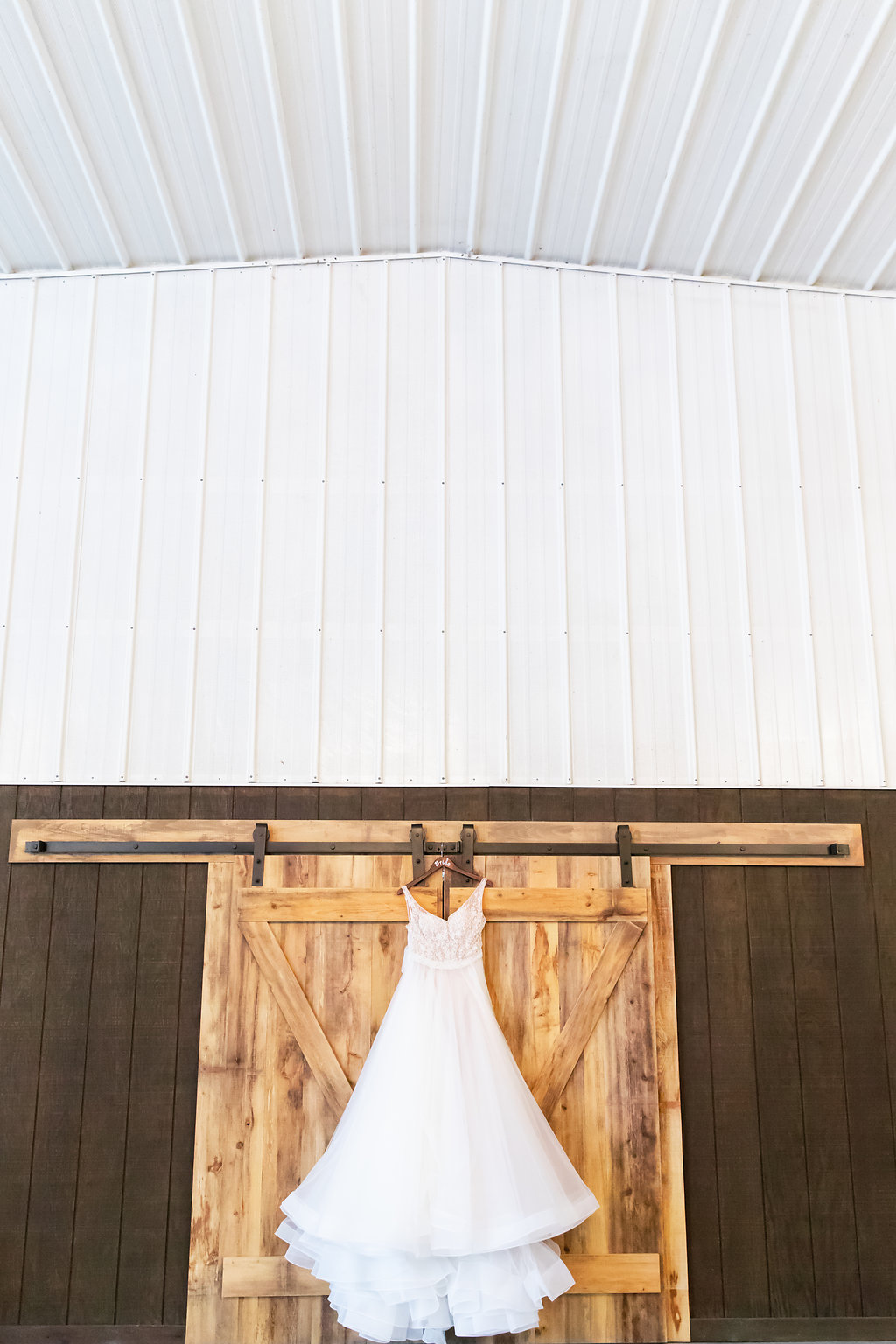 An Intimate Southern Alabama DIY Wedding - The Barn at Twin Valley Wedding - The Overwhelmed Bride Wedding Blog