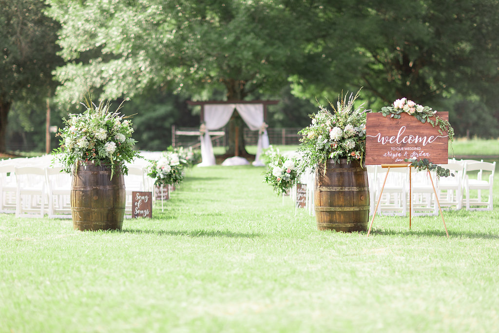 An Intimate Southern Alabama DIY Wedding - The Barn at Twin Valley Wedding - The Overwhelmed Bride Wedding Blog