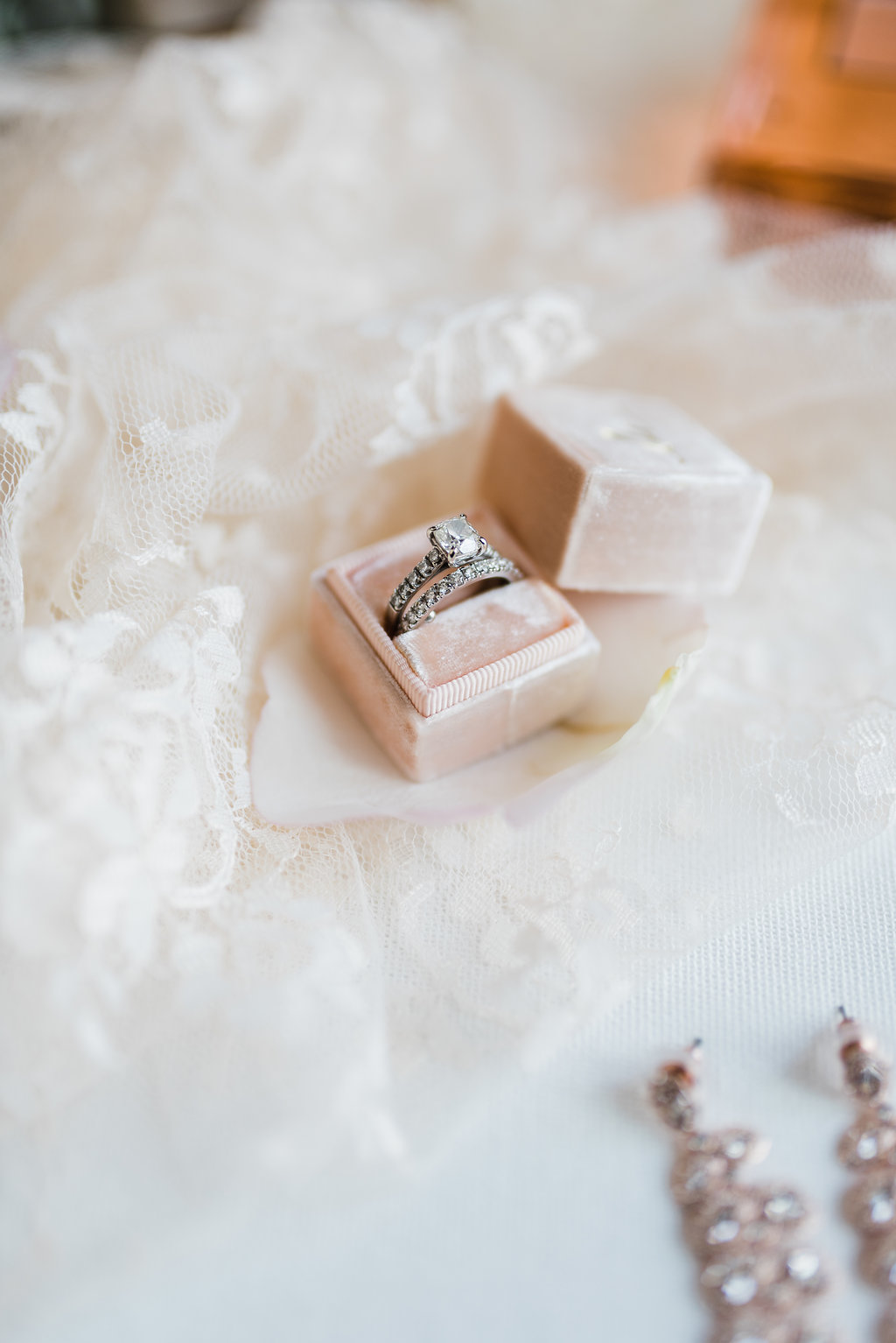 Miller Estate Vintage Wedding - The Overwhelmed Bride Wedding Blog