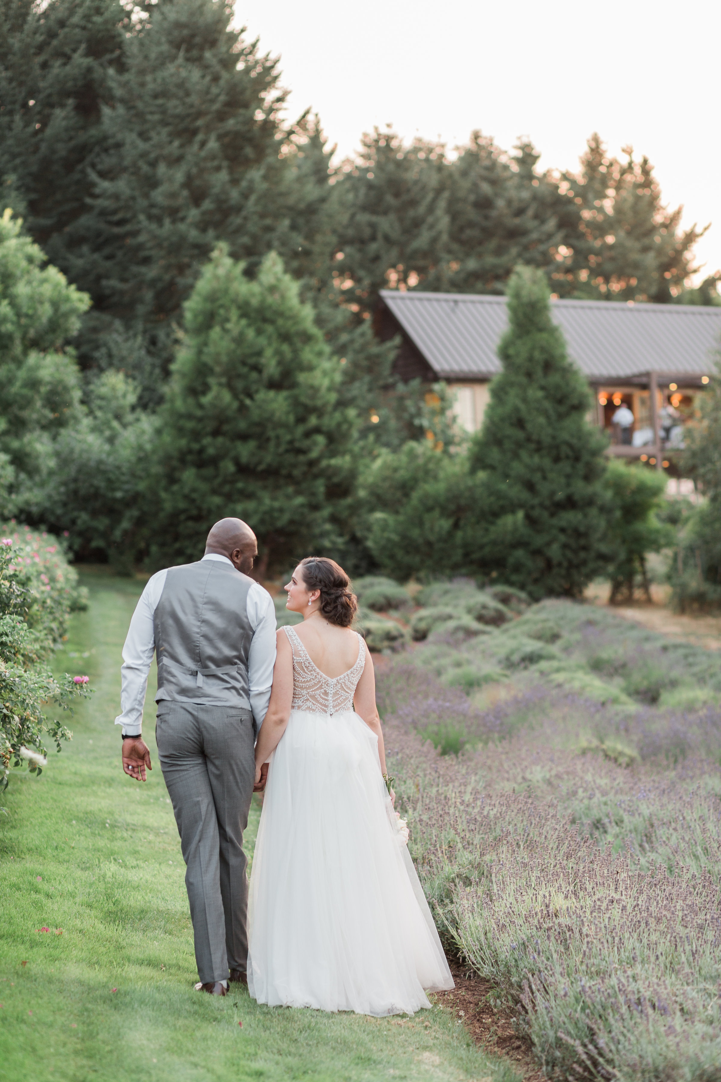 A Red Ridge Farms Dayton Oregon Wedding - The Overwhelmed Bride Wedding Blog