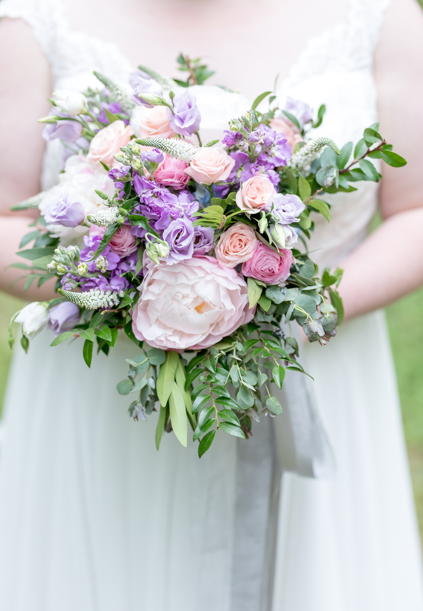 Weaver House of Pine Bend Park - Michigan Garden Wedding - The Overwhelmed Bride Wedding Blog