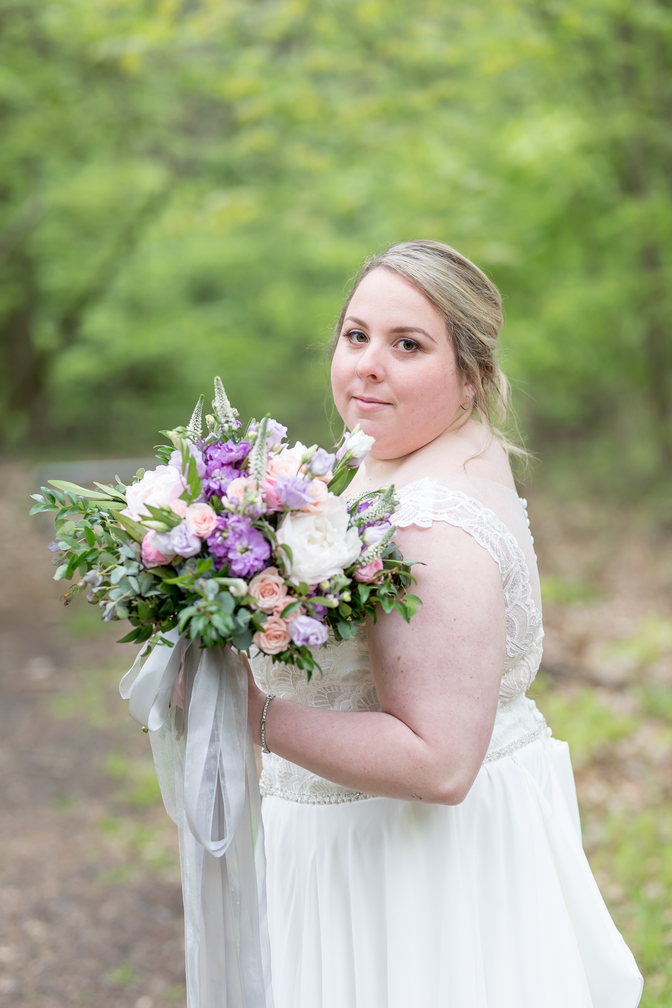 Weaver House of Pine Bend Park - Michigan Garden Wedding - The Overwhelmed Bride Wedding Blog