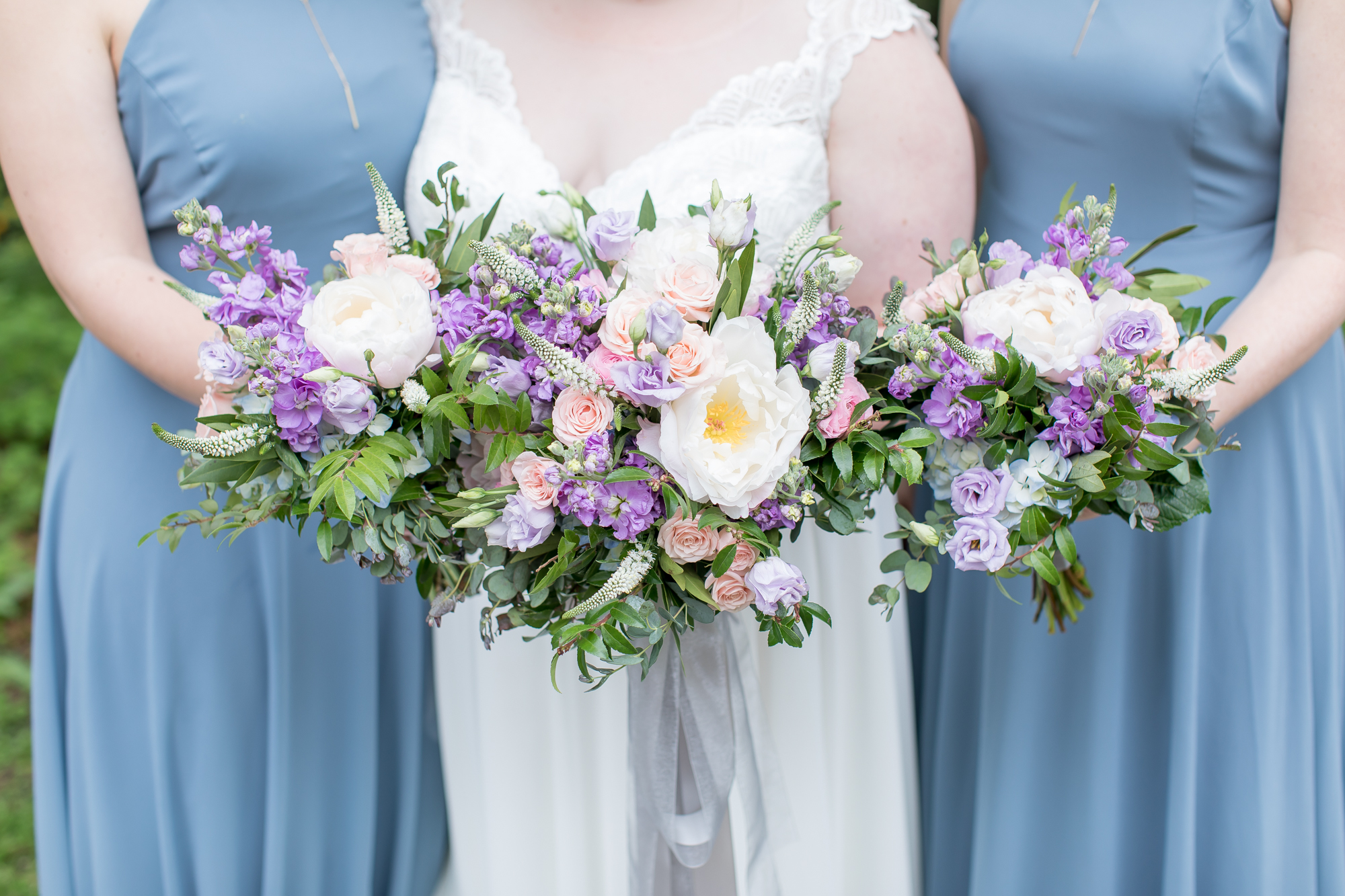 Weaver House of Pine Bend Park - Michigan Garden Wedding - The Overwhelmed Bride Wedding Blog