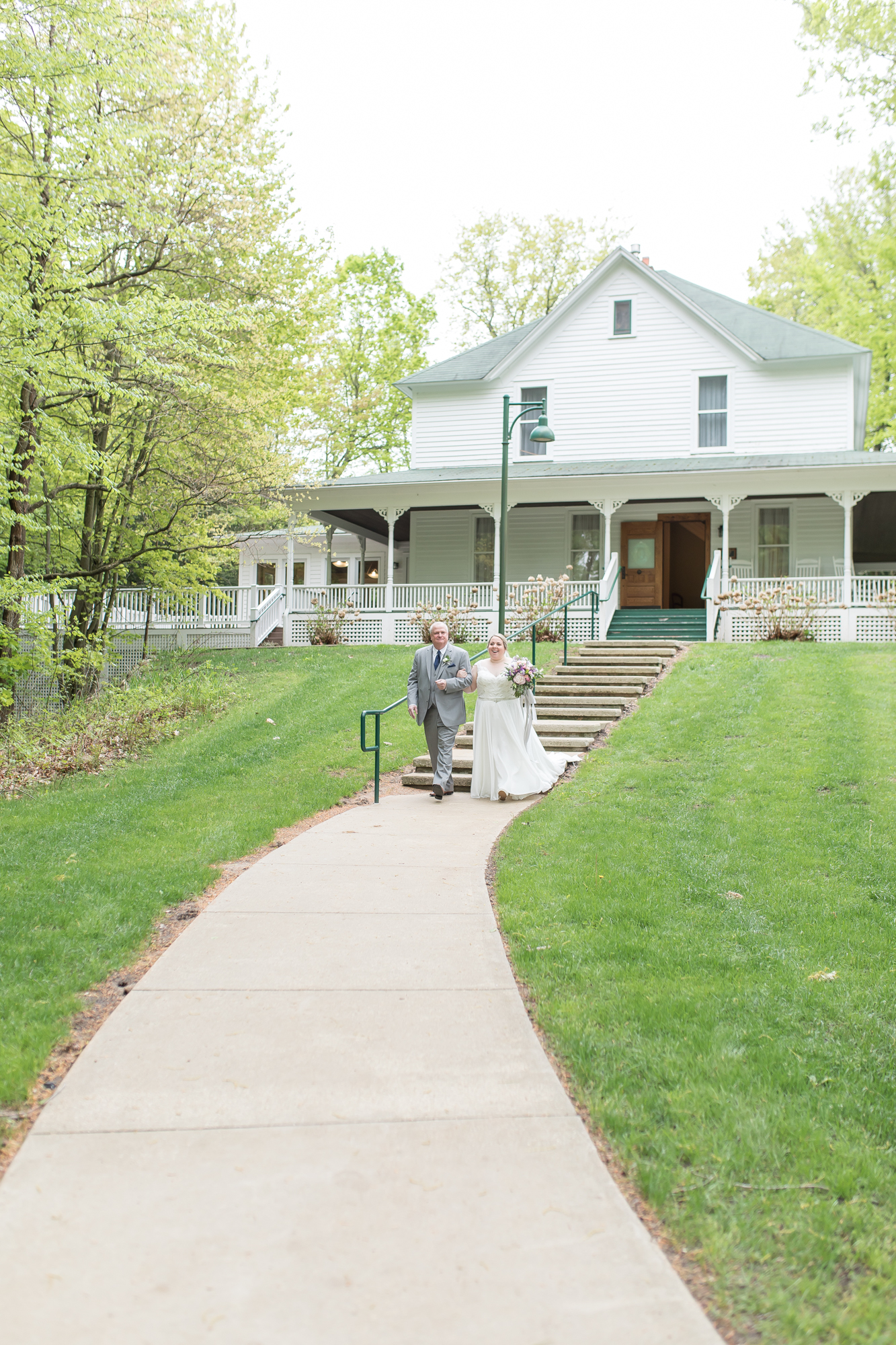 Weaver House of Pine Bend Park - Michigan Garden Wedding - The Overwhelmed Bride Wedding Blog