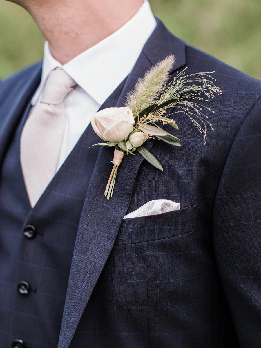 A Boho Chic Wisconsin Barn Wedding — The Overwhelmed Bride // Wedding ...