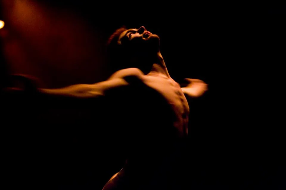 Hubbard Street Dance Chicago’s Johnny McMillan in Alejandro Cerrudo’s Pacopepepluto. Photo by Todd Rosenberg.