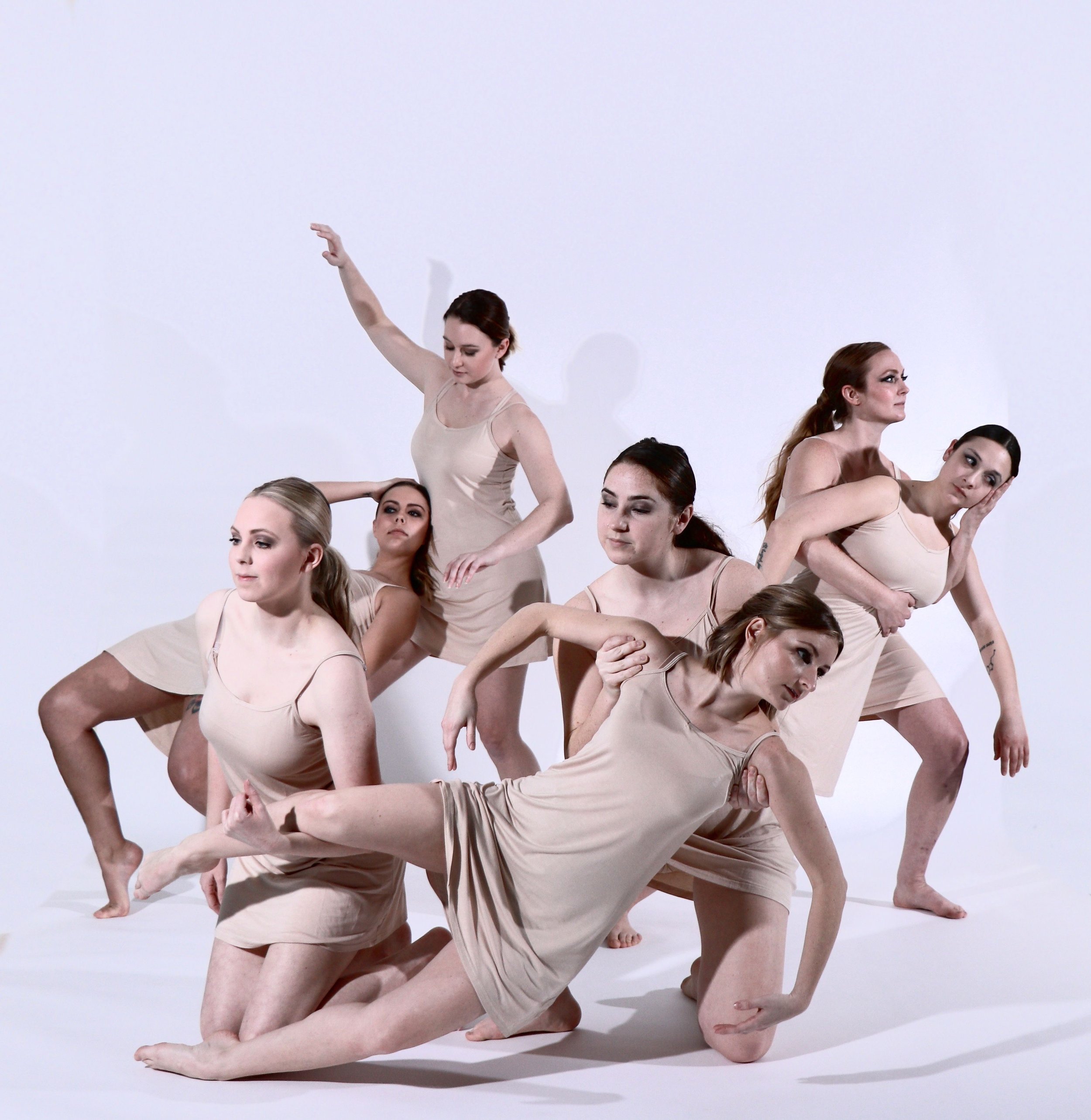 Page 4 | Contemporary Dance Group Images - Free Download on Freepik