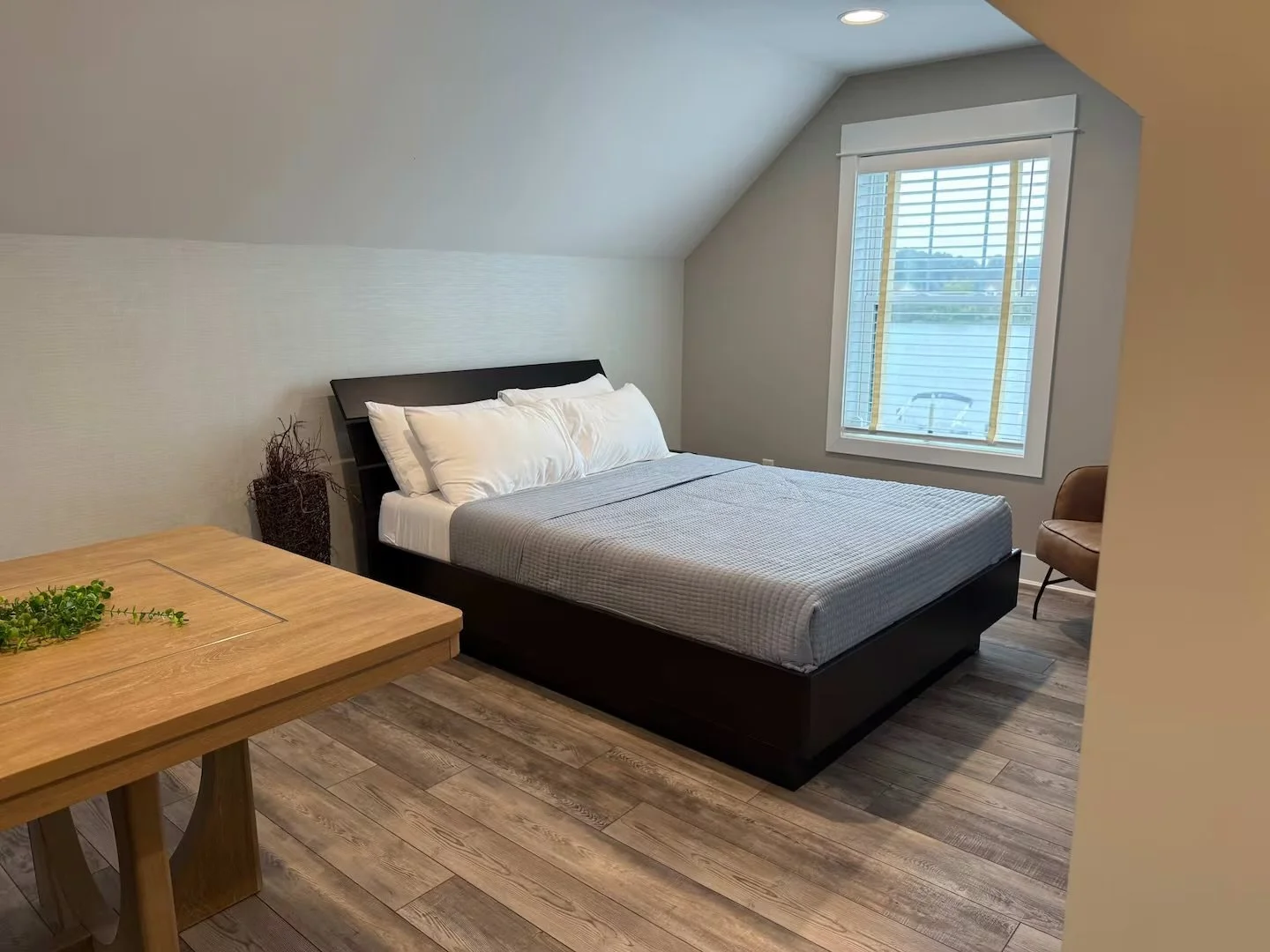 dbl room bk 1 spot.jpg