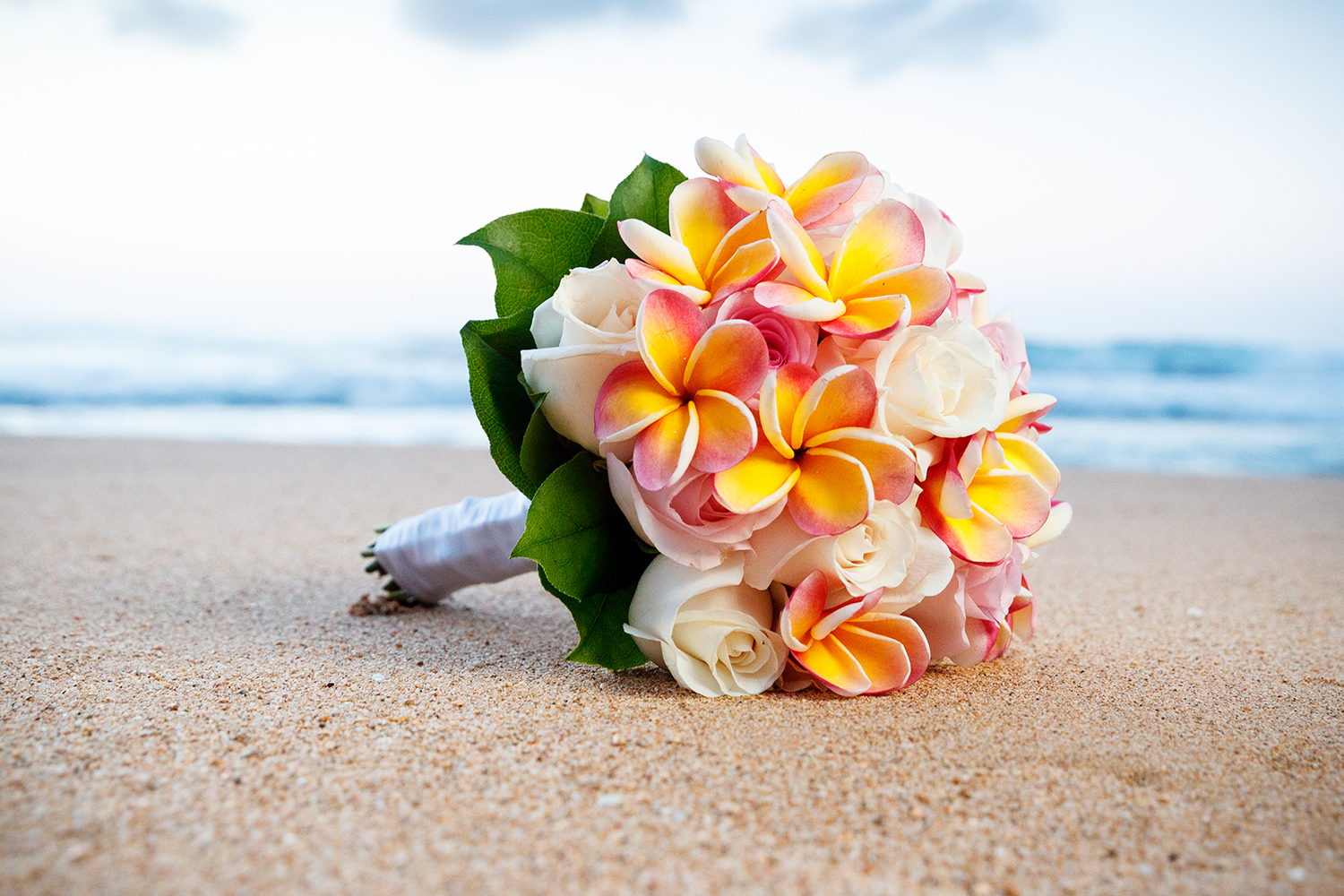 #12 Plumeria White Rose Bouquet