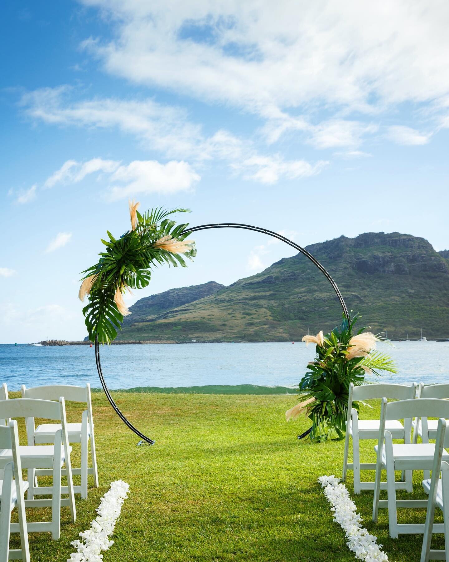 Beachfront with Mountain View ceremony 💕