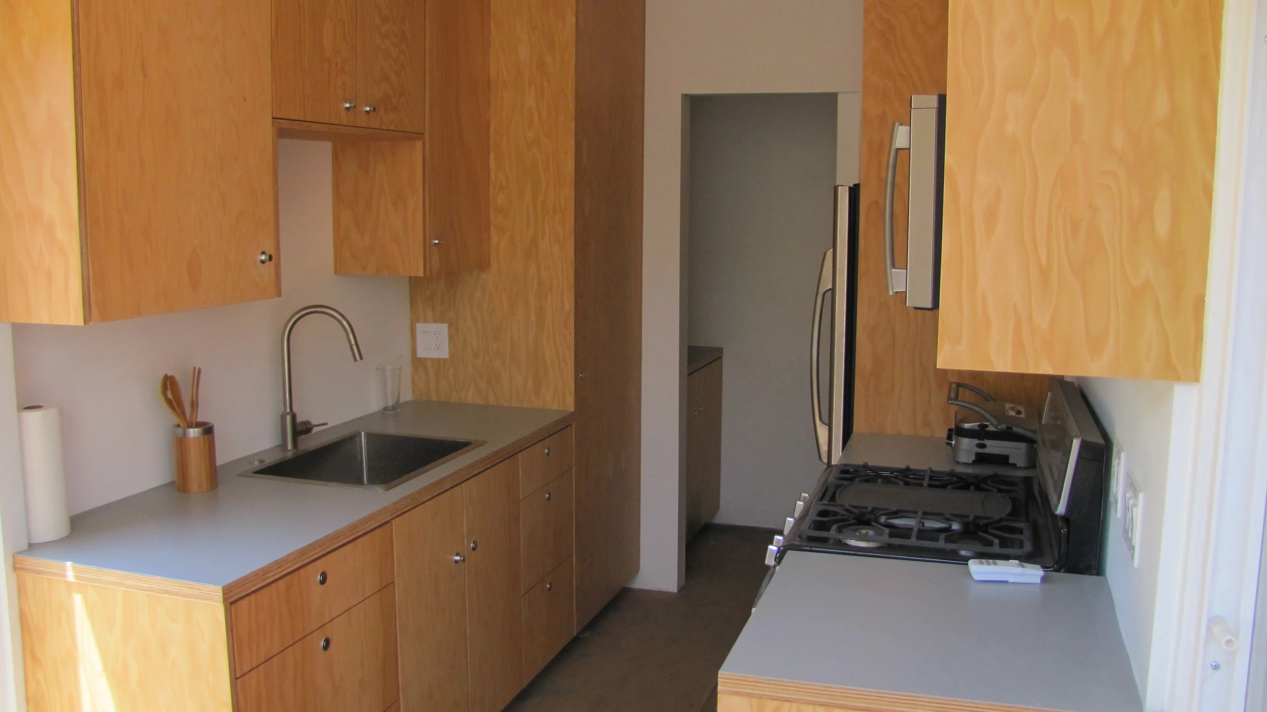 container Kitchen 3.JPG