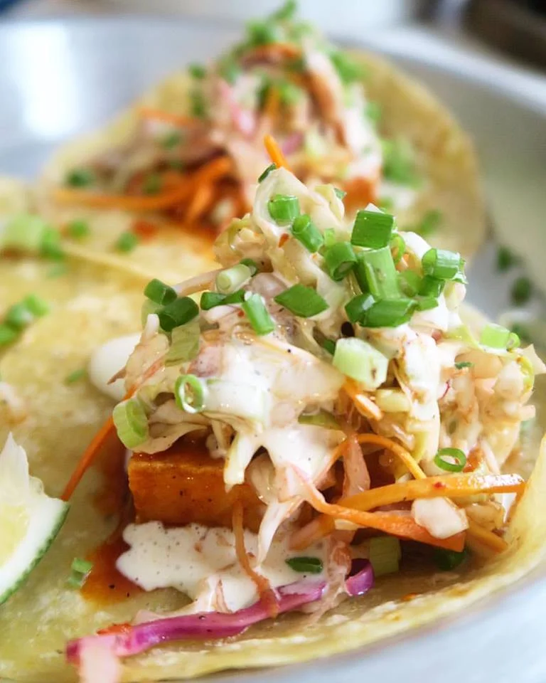 On the opposite, yet equally tasty, end of things: tofu and Asian slaw tacos. Well played, #TacoVengo - vegetarians, the doors are open to you too!