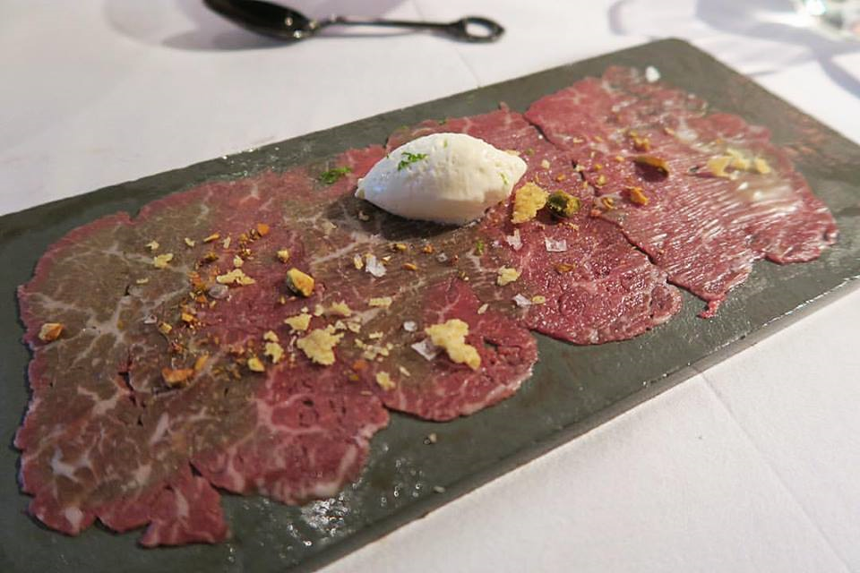 I'm not sure what @chele999 put in this carpaccio (I heard burnt butter, among other things) -- but in the end, who cares what he put? Haha! It's delicious!