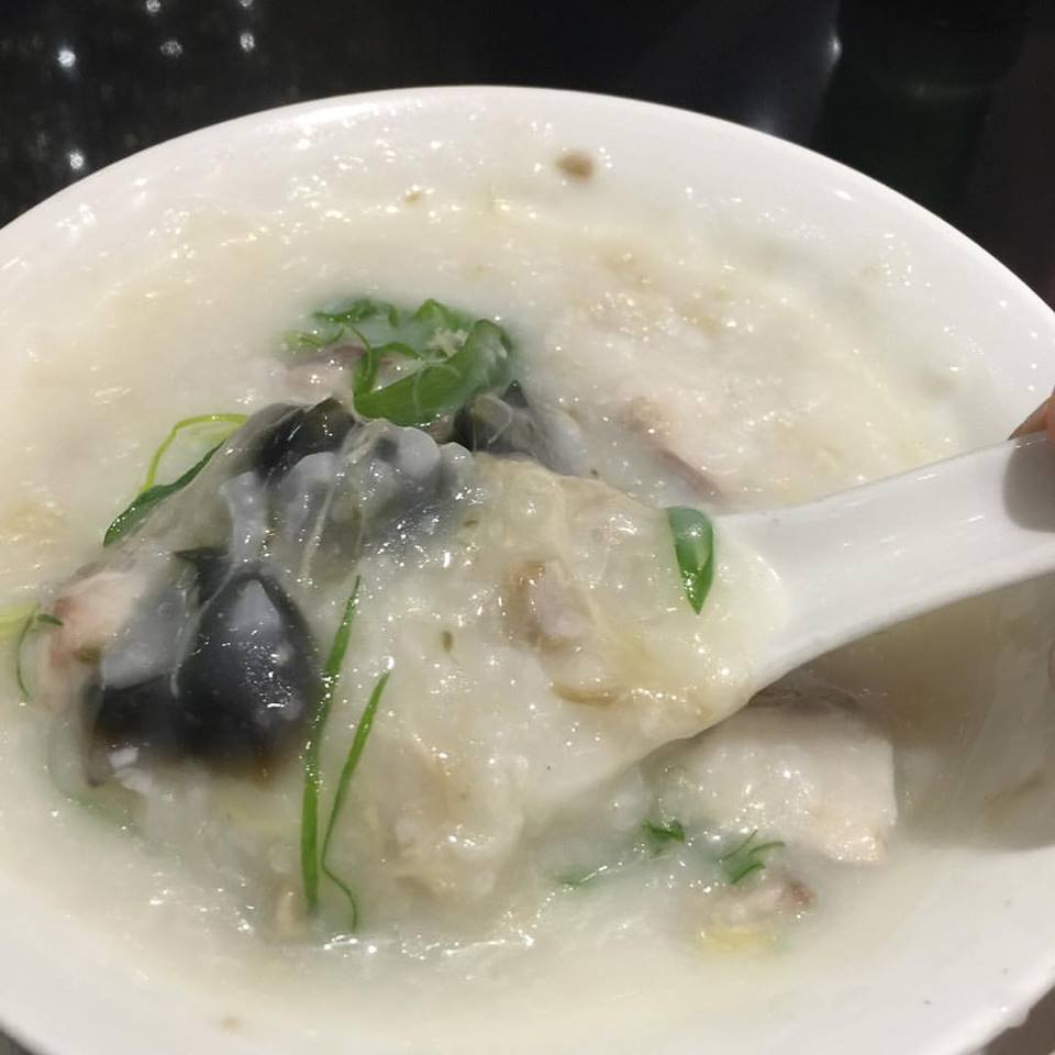   Hong Kong knows their congee ... it's like a warm hug in the morning. Now that is breakfast - sliced fish, and century egg   ❤  &nbsp;LOVE.  