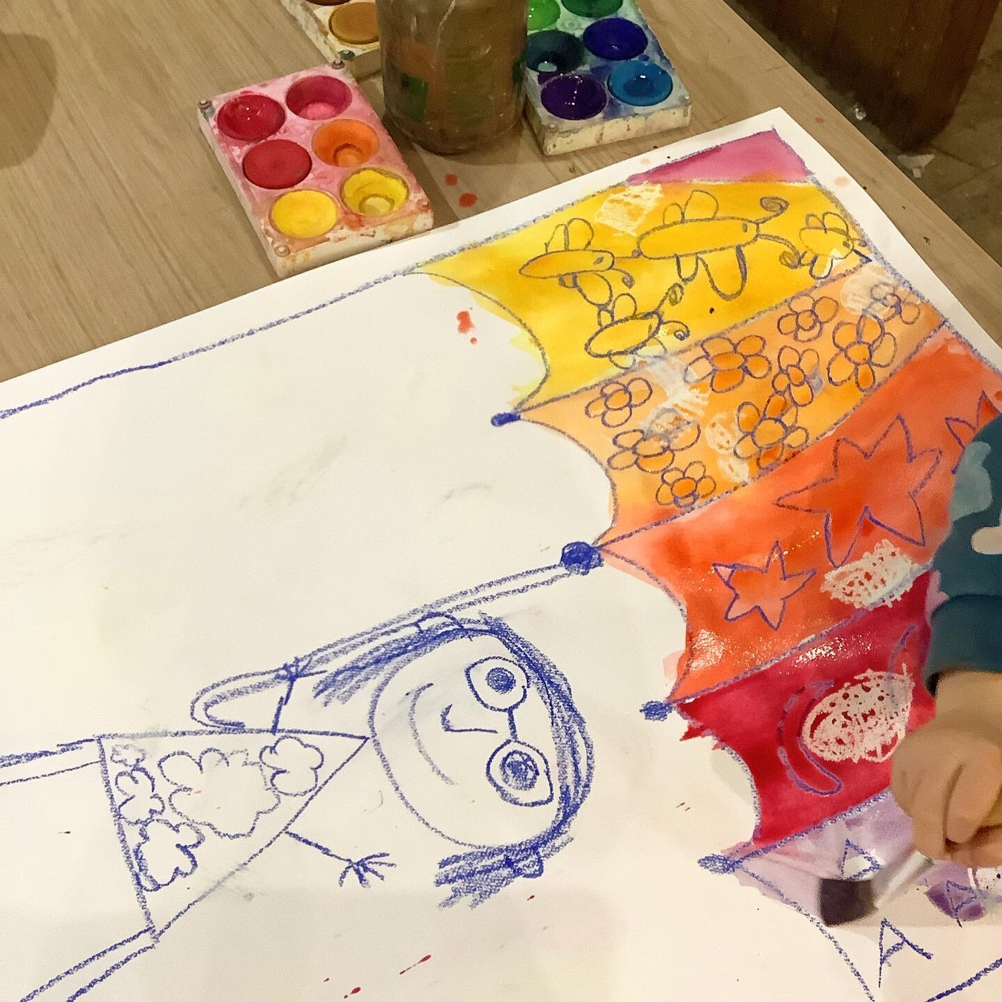 We&rsquo;re midway through our holiday classes today, painting some rainy day self portraits with our 4-8 yr olds. This beautiful work in progress is by Audrey, 6yrs. 🌧 ☔️ 
.
.
.
.
#schoolholidays #artclasses #watercolour #holidayart #rainyday #umbr