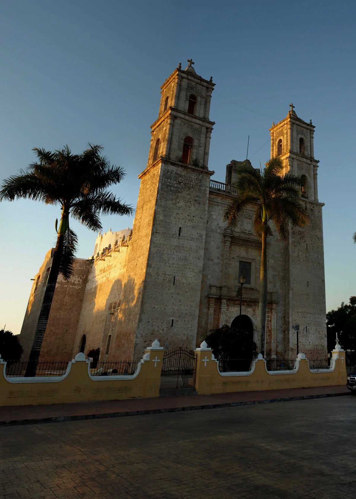 San_Gervaisino_Cathedral_Panoramic.jpg