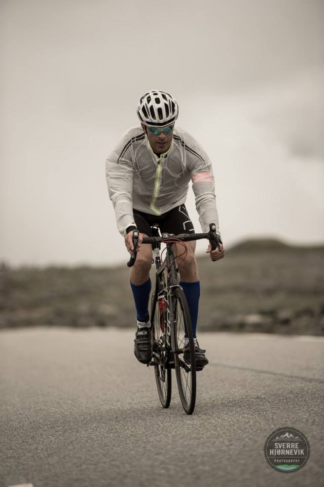 cycling on the plateau, photo by Sverre Hjørnevik