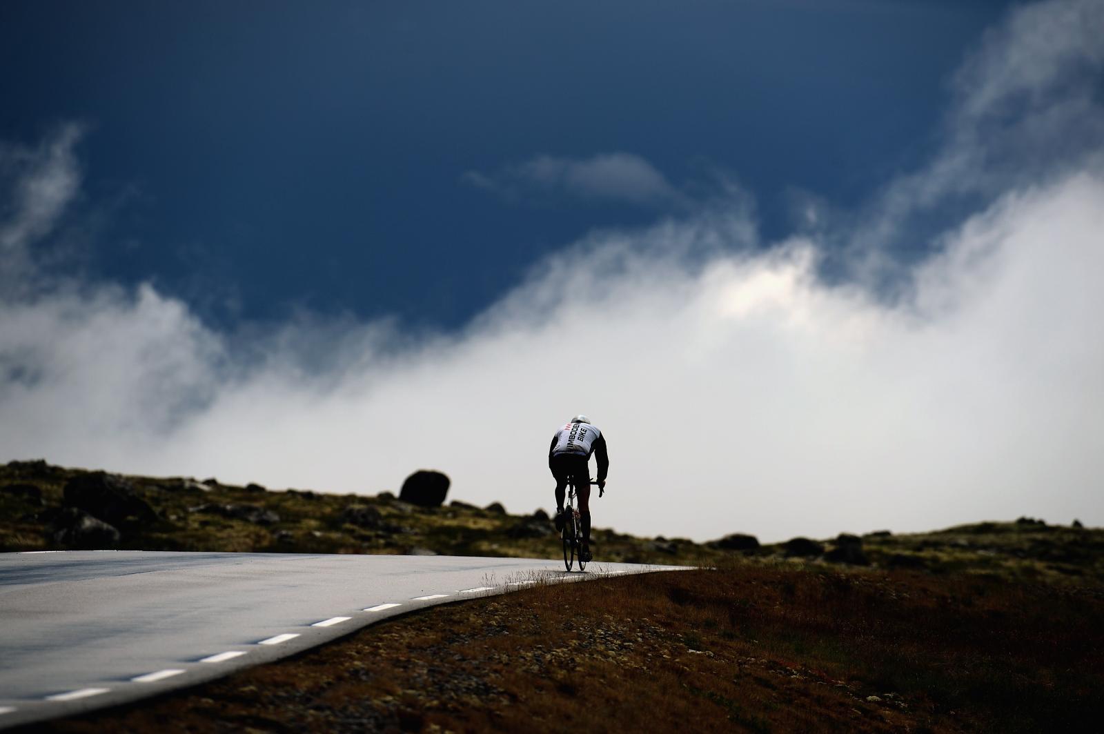 At Eidfjord the competitors transition onto their bikes and then cycle 180 km through the mountains, the first 40 km of which is uphill (reaching 1200 m above sea level).
