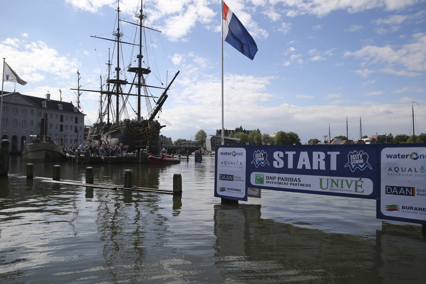 The start at the Dutch marine building