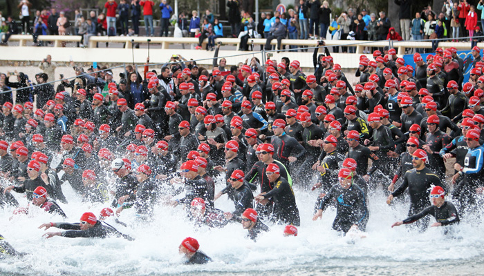 You can find me in the center below, just in front of a guy wearing a wet suit with yellow sleeves