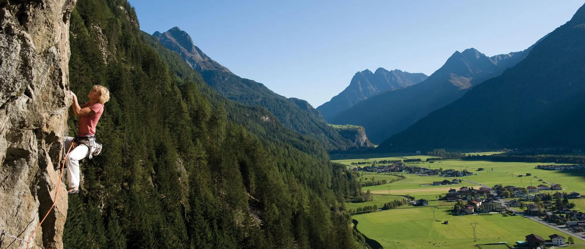 Kletterin über Längenfeld.jpg