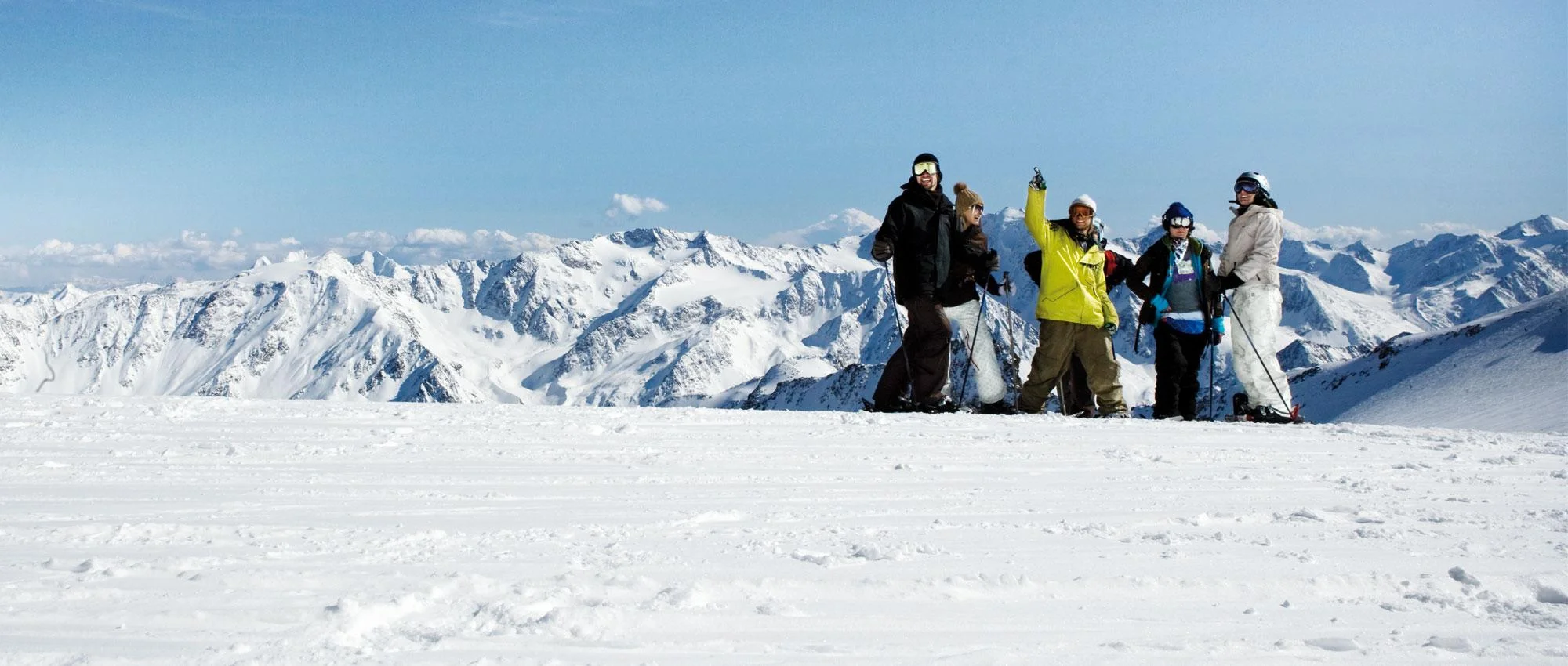 Skifahrer vor Panorama.jpg