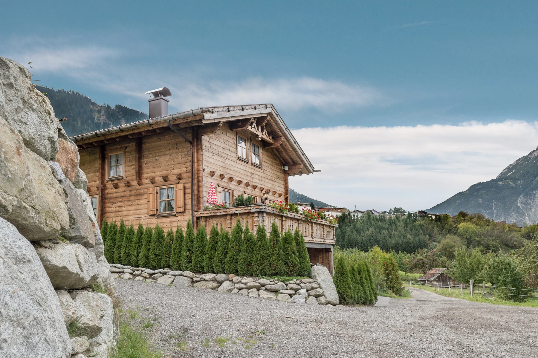 oetztal chalet tirol haus aussenansicht von muehlgasse.jpg