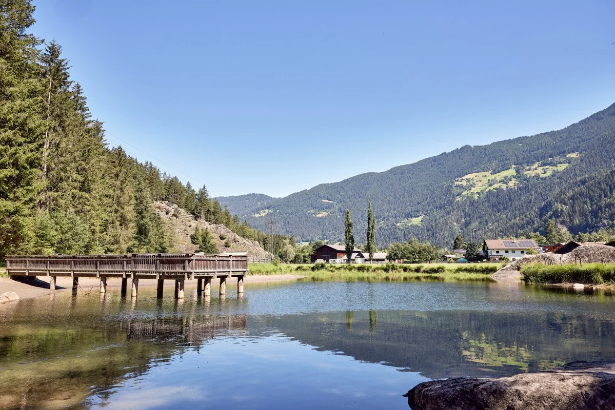 Der Habicher See bei Oetz im Ötztal in Tirol an einem Sommertag.