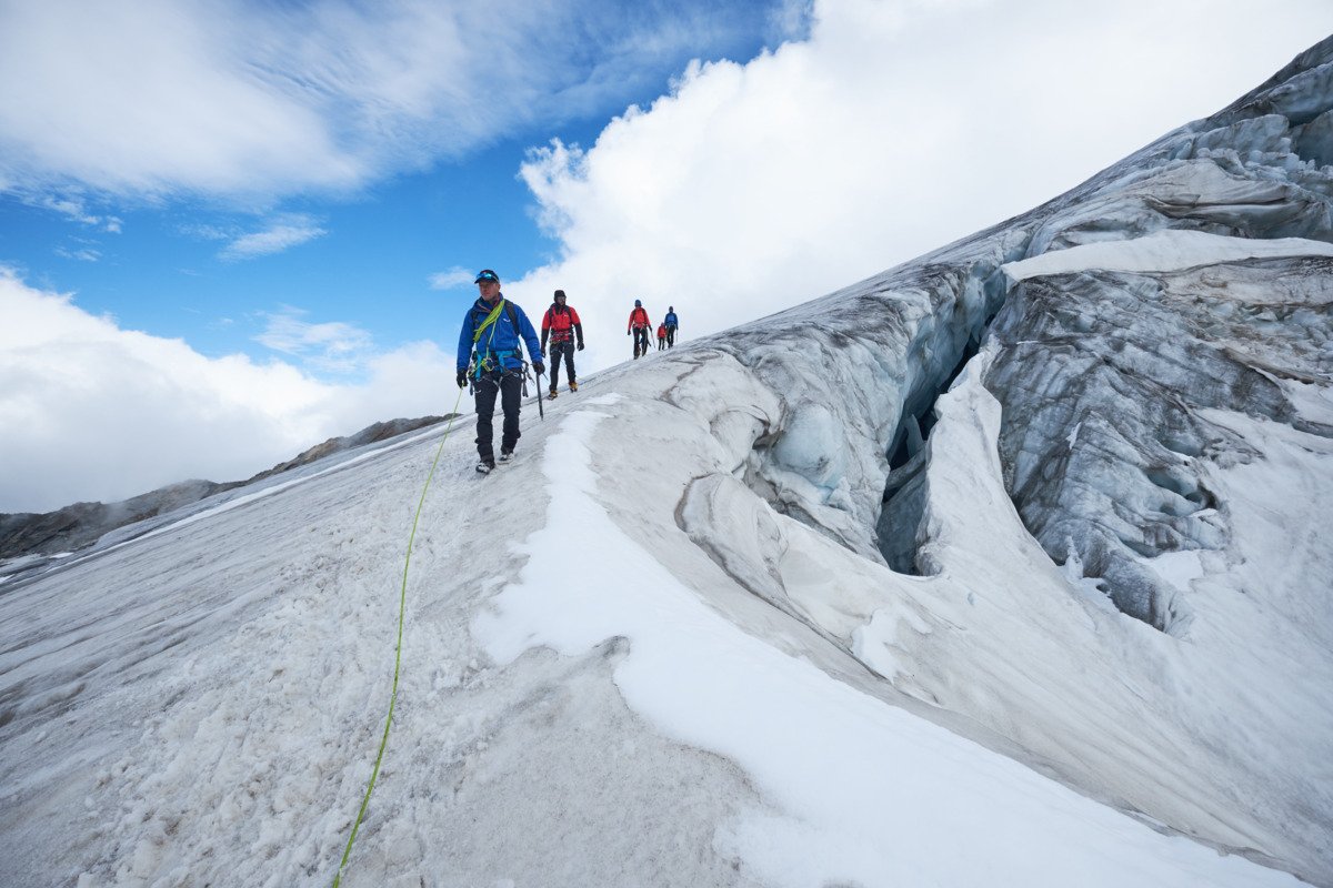 similaun-gletscher-hochtour-seilschaft-bergfuehrer-oetztaler-alpen.jpg