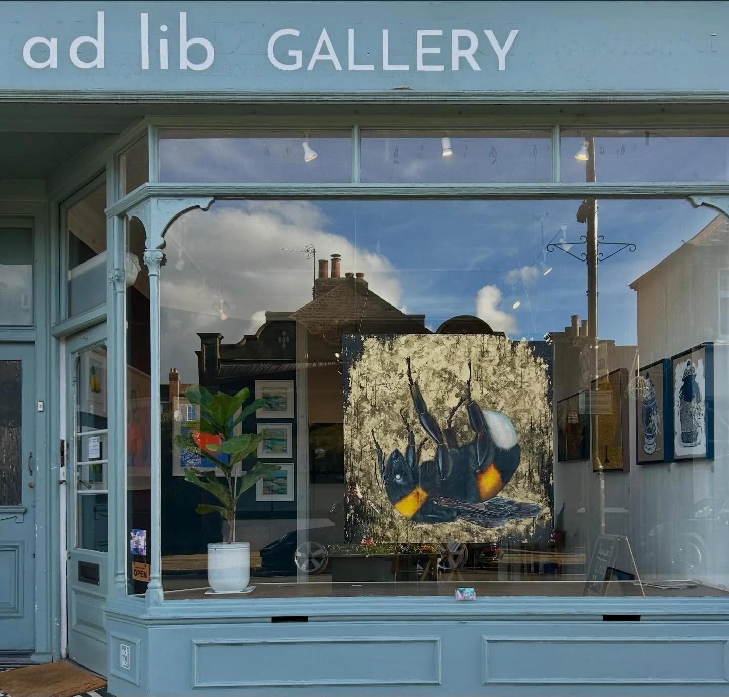 We've just hung this incredible original artwork by Louise McNaught in our gallery window 🤩

The Gilded Veil (Between Worlds Series)
2025
Acrylic, oil and gold leaf on canvas, 122x122x4cm
Enquire here for further details @adlibgallery 

'The quiet u