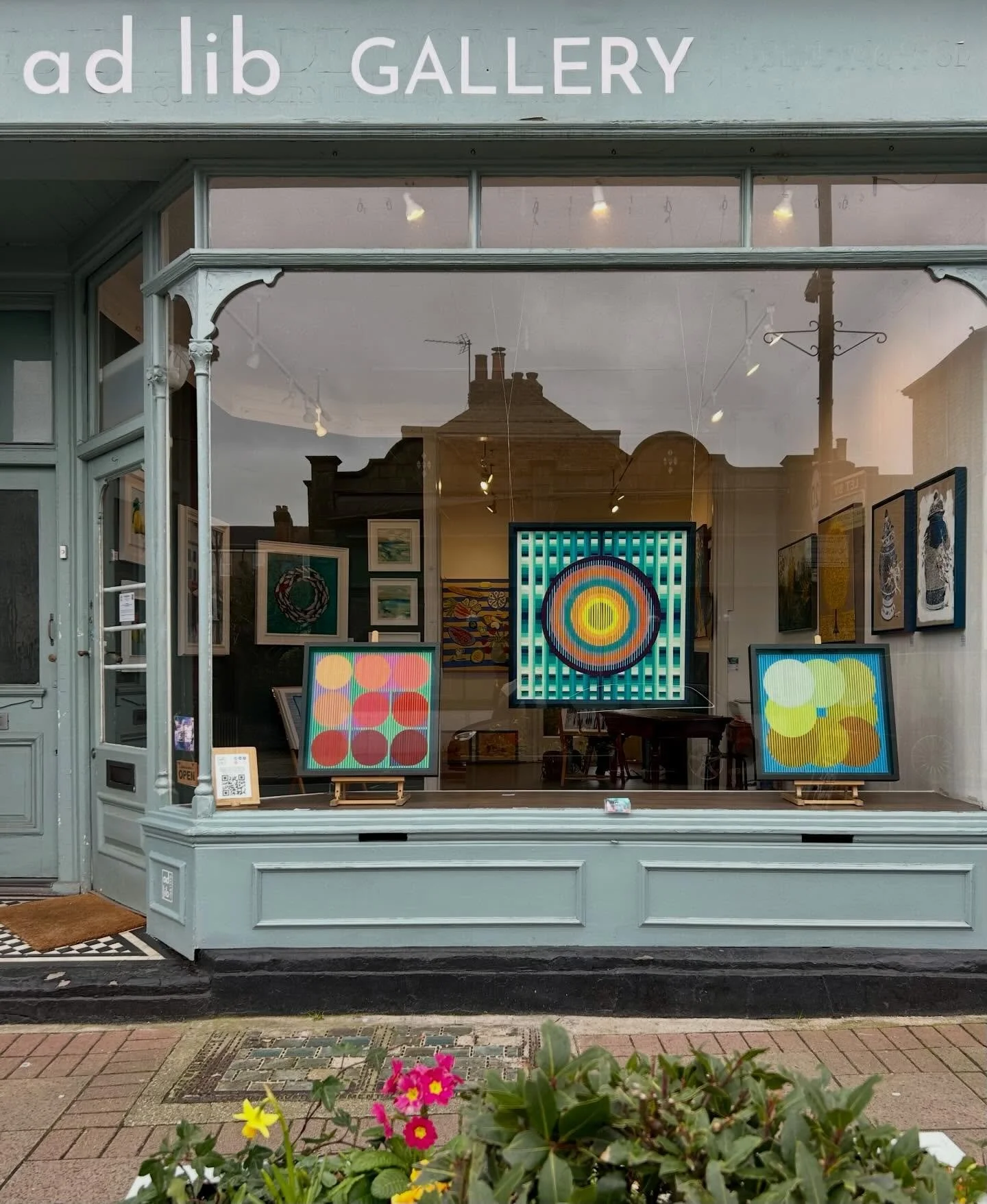 We have a super selection of #lenticular #artworks by @senashah_artwork at @adlibgallery #wimbledonvillage including these 3 pieces in the window 🤩

Pop by to have a closer 👀 soon, we&rsquo;re open all weekend / 7 days a week (10am-5:30pm)

Ad Lib 
