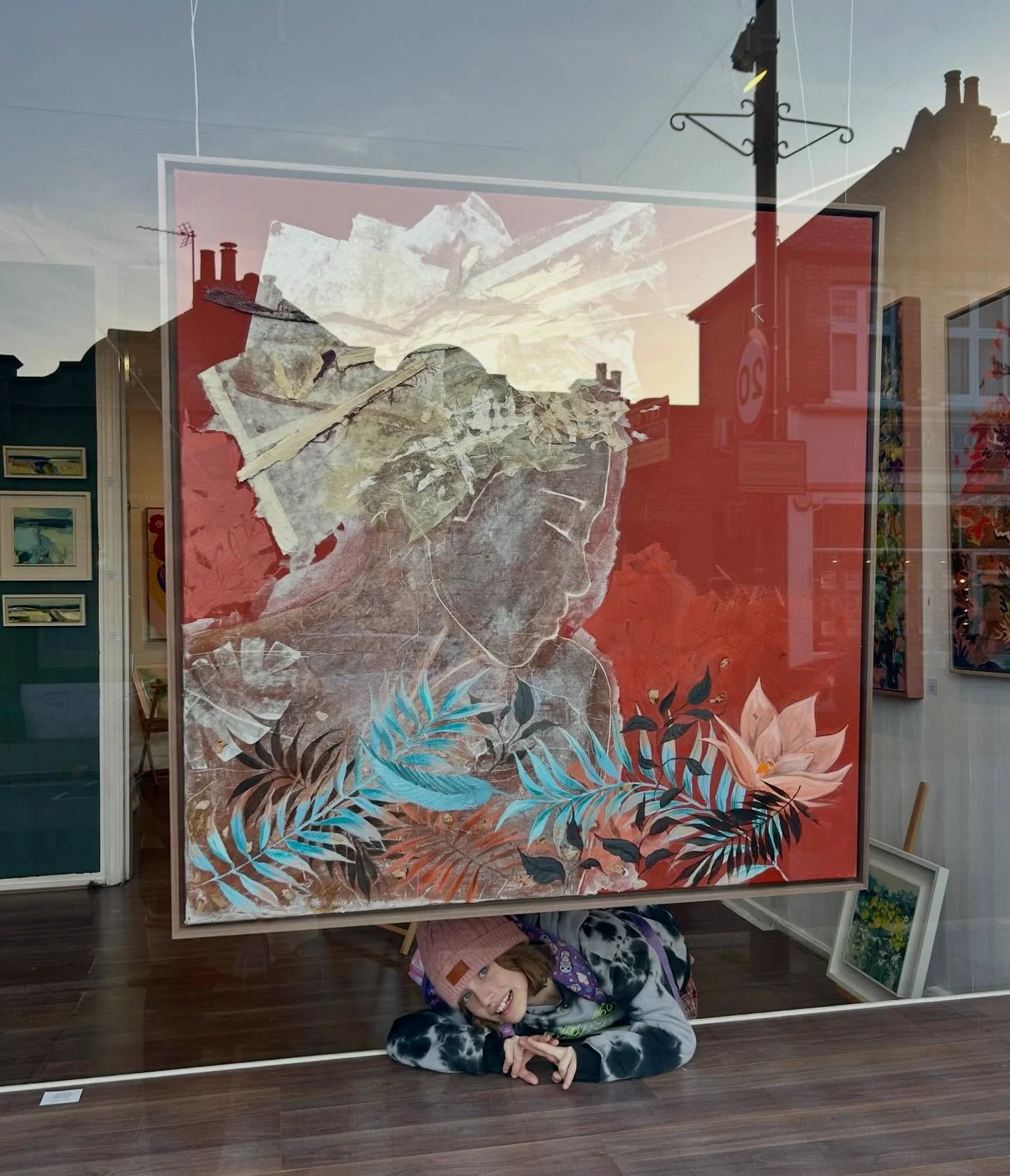 @carolinapiteira in the window at @adlibgallery #wimbledonvillage 🤩

The Warm Bloom
2025
Acrylic and collage on canvas, framed
100 &times; 100 cm (artwork size)

ENQUIRE HERE @adlibgallery

In this series, the female figure gradually merges with the