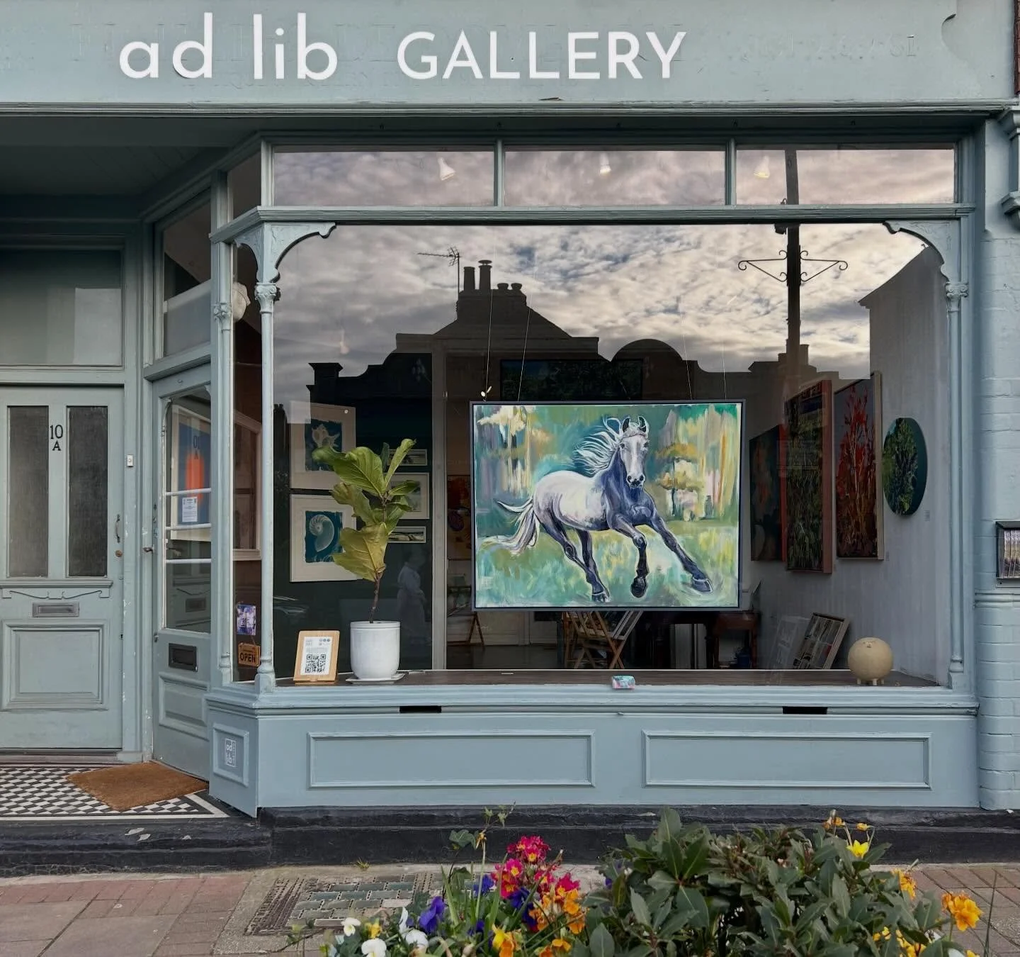 We have a gorgeous new painting in the window at @adlibgallery #wimbledonvillage 

BOZ
&lsquo;Year of the Horse&rsquo;
Oil on canvas
100 x 120 cm artwork size
Enquire here @adlibgallery for more info about this piece or the artist 

I&rsquo;ll pop by