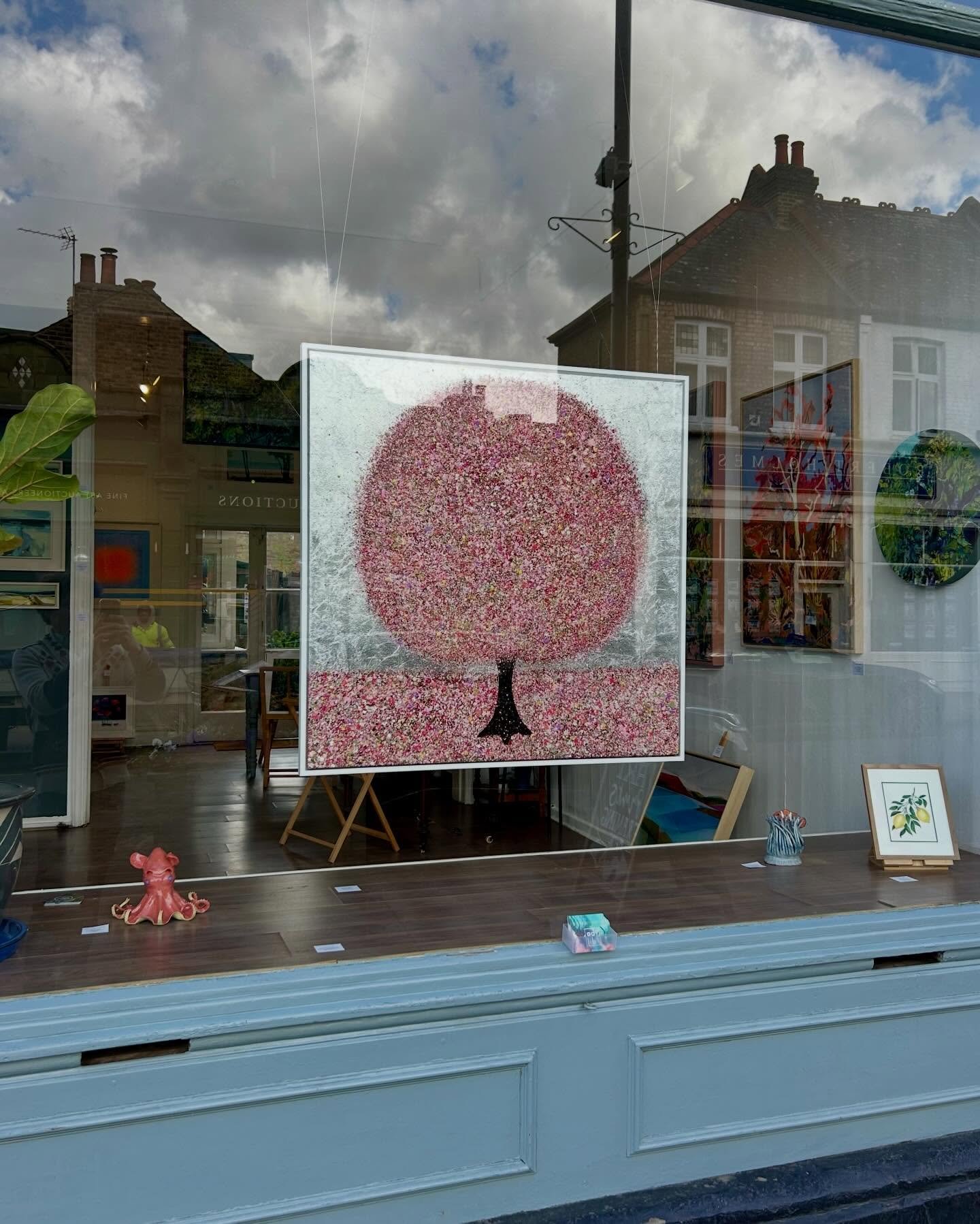 Nicky Chubb
A Heart Full of Happiness
Acrylic on canvas with metal leaf
104 x 104 cm

Available now at @adlibgallery 

Thank you @nickychubbartist ! The perfect painting for our window right now 🤩

Ad Lib Gallery is open 7 days a week 10 am to 5:30 