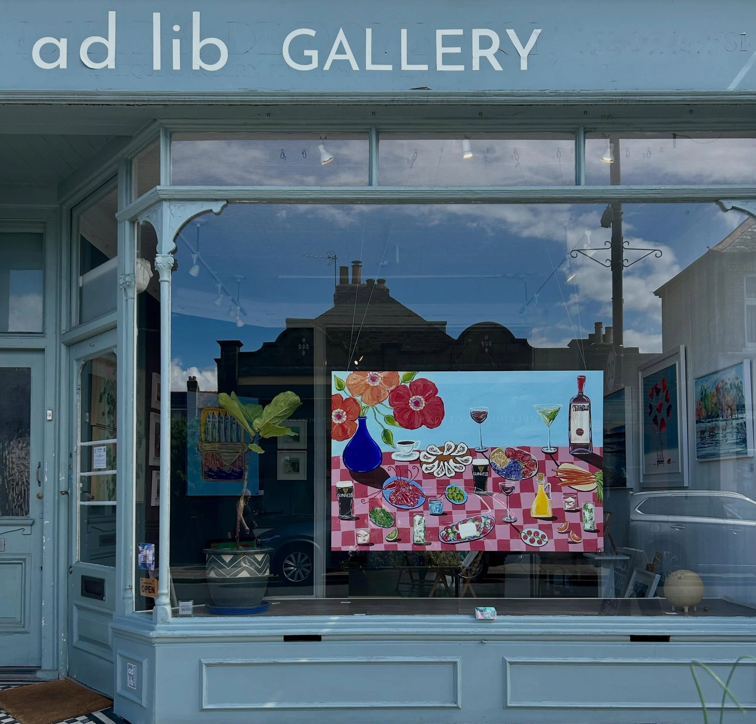 @haz.artist in the window at @adlibgallery @wimbledonvillage 🤩❤️
