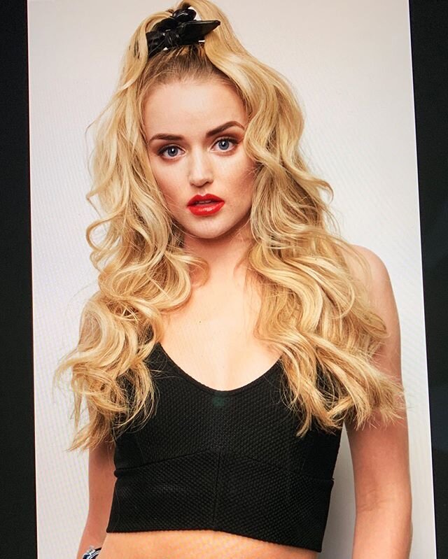 Lockdown is good for finding pics I&rsquo;d forgotten to post! 
#bts with @_sophiemaggie_ 
Make up @weledauk @cosmeticsalacarte @mishelmake_up @trinnylondon 
Hair #ghdhair .
.
.
.
#londonmakeupartist #sharibeauty #redliplook #redlips #halfuphalfdownh