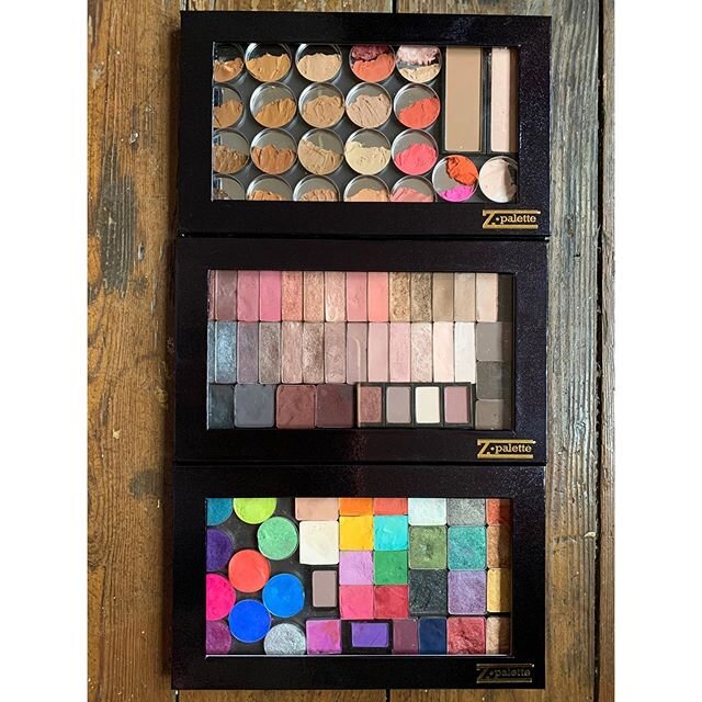 Ooo I do love a depotting day.....
.
.
.
.
#depottingmakeup #decluttering #makeupkit #londonmakeupartist