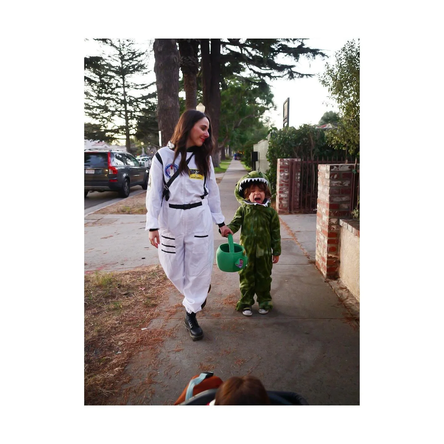 &rdquo;raaaawr!&rdquo; 🎃🧑🏼&zwj;🚀 👩&zwj;🚀 🦖 🦖 👻