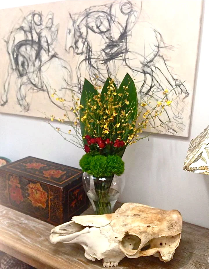 When interior design has a specific look, we like to match it with the best flower options to complement. These classic spray roses keep the rest of the modern arrangement to a perfect feel for the surrounding interesting objects.