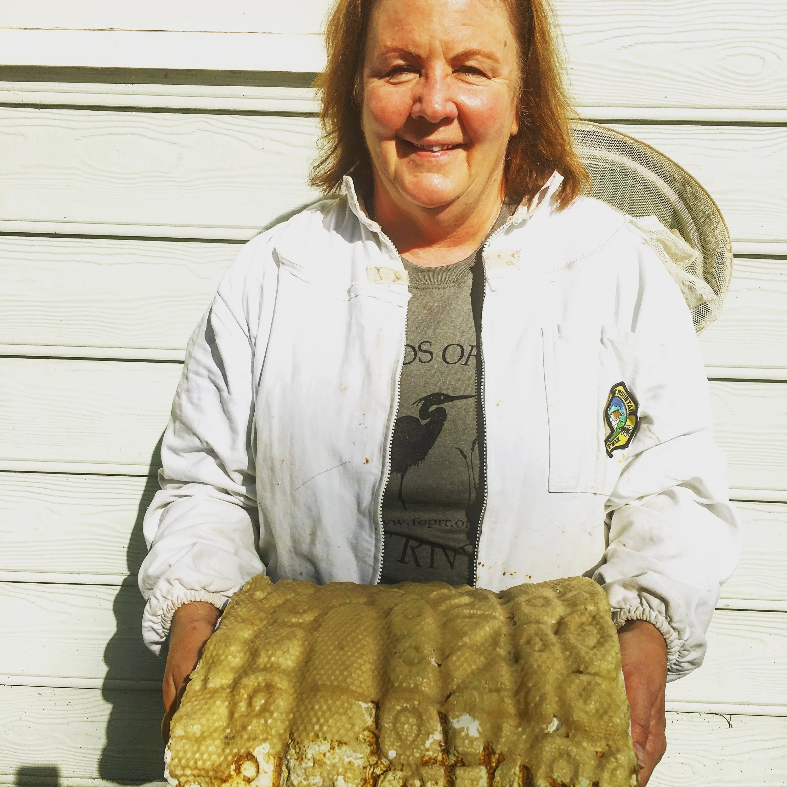 Liouse Edsall, Collaborating GMU beekeeper.