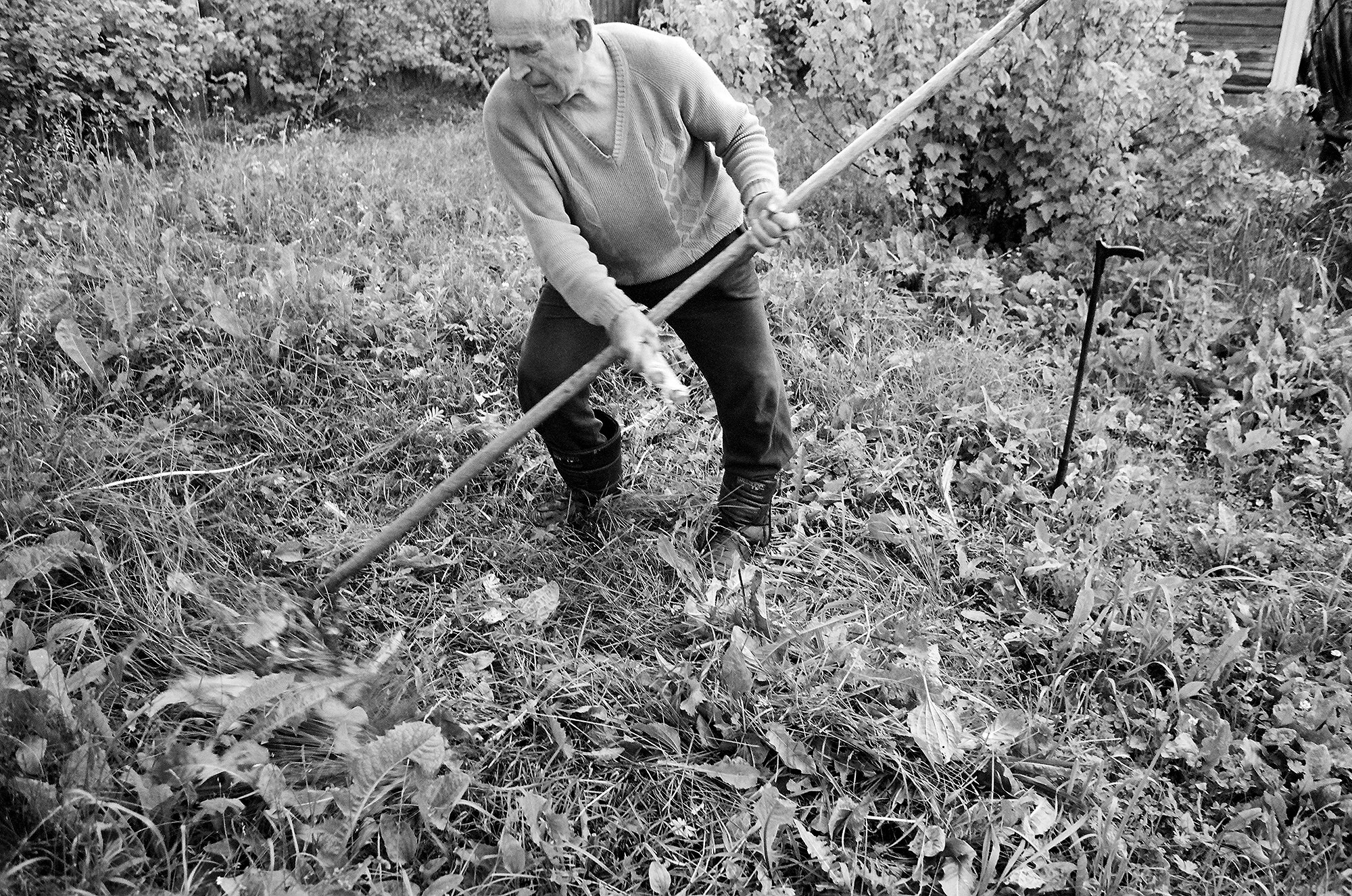  Many years of work led to serious arthritis in his knee. In March 2007 my grandfather finally decided to leave the house and go to the local hospital. However, he couldn’t bring himself to undergo the only surgery, which would have really helped him. For the last two years of his life my grandfather subscribed to the magazine “Family Doctor” and he tried to improve his condition with the help of traditional medicine.