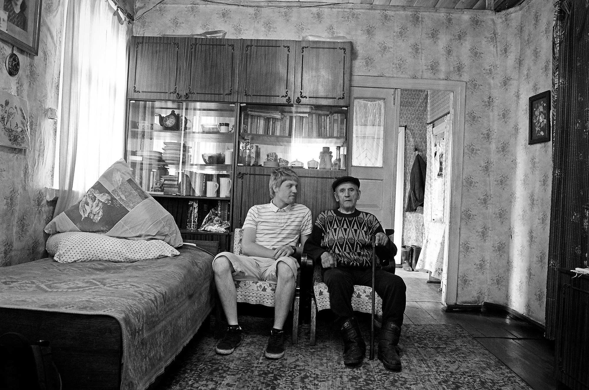 Conclusion: The dishes are washed; rooms are cleaned; my backpack is ready for the return journey… Following tradition, we sat down for a rest before my departure. I decided to take a photograph and put the camera on self-timer, capturing a moment shared with my grandfather. The next time I saw his face was only after these photos were developed — a month after his death. In retrospect, it was when we said our final farewell. This photograph and the emotions attached to the moment it captures will remain forever etched in my mind. It is but a small comfort, for this photograph can never fill the void that the man in the picture left behind… order "Last visit" album