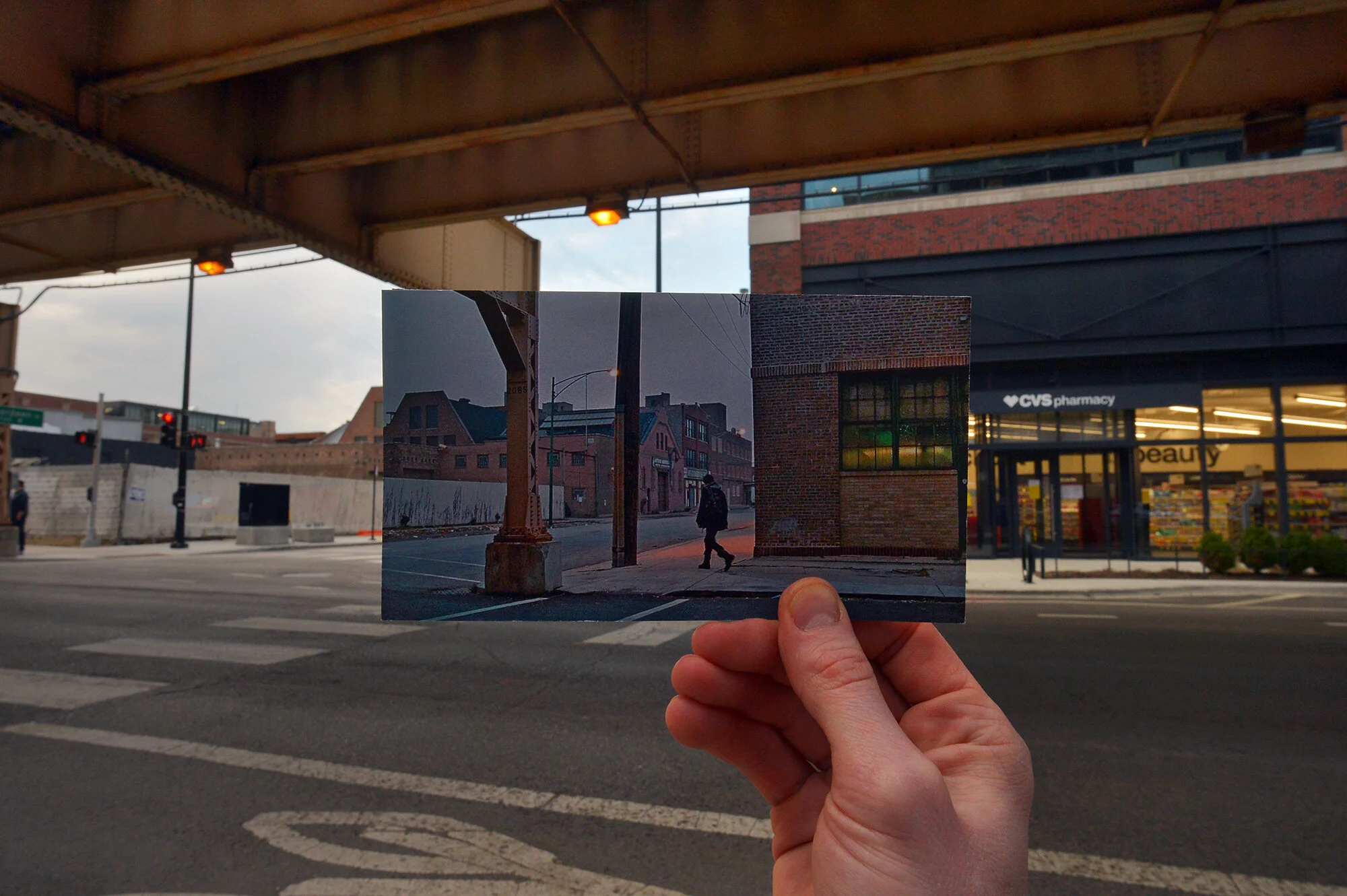  View on the intersection of Lake and Aberdeen streets northbound, with Chicago's Green line elevated train tracks.  