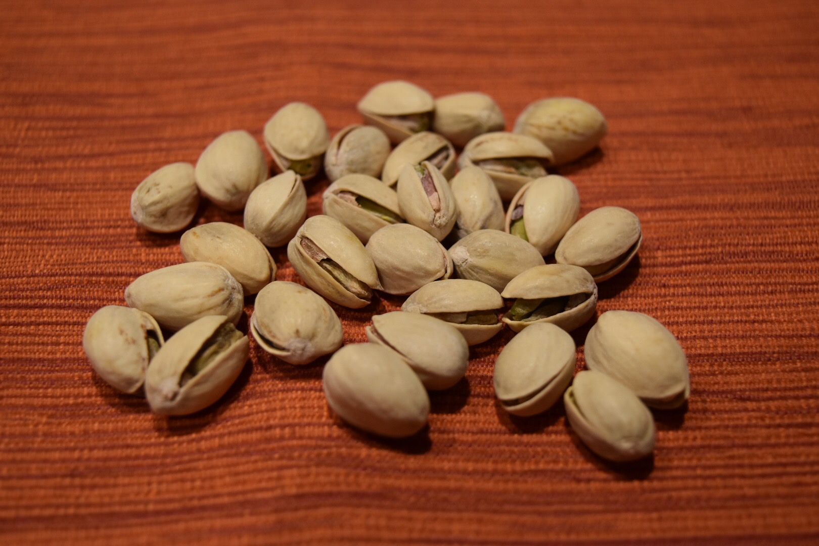 100 CALORIES OF PISTACHIOS